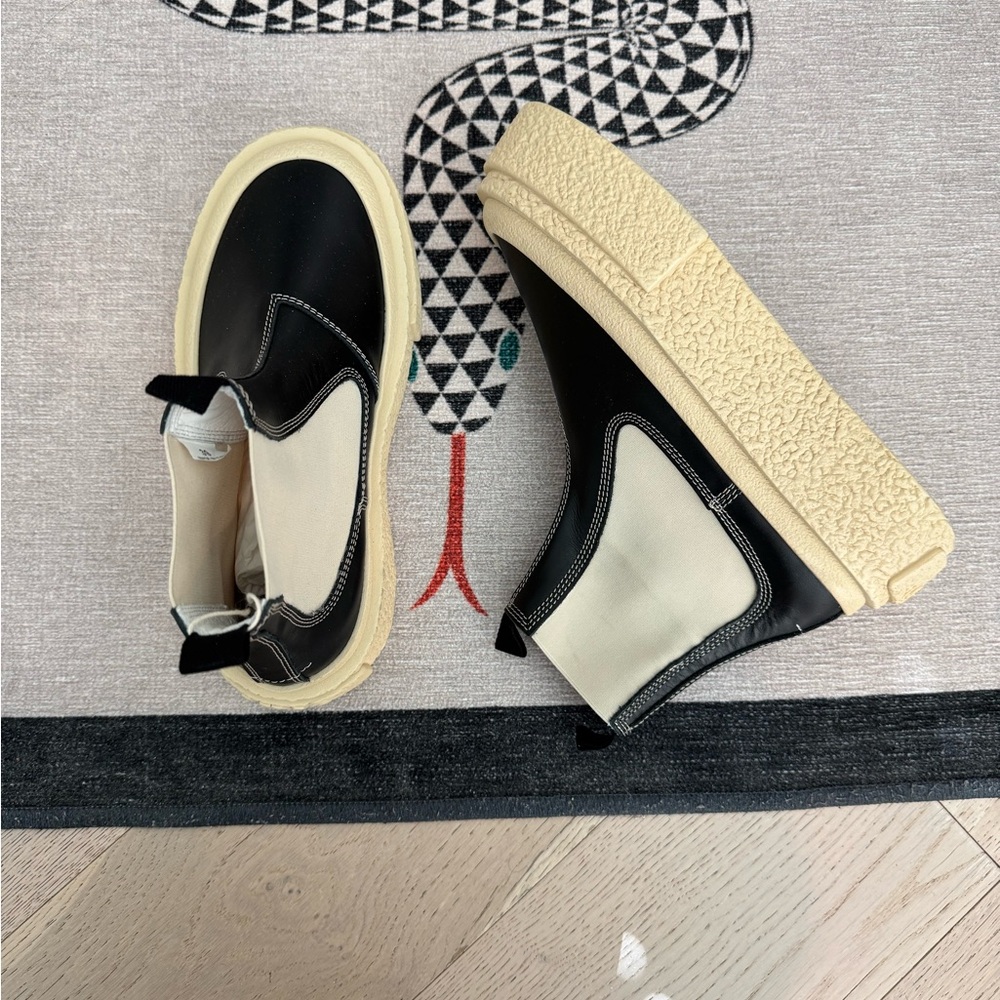 Brand new MM6 Maison Martin Margiela Black and Cream Platform Slip-On sneakers